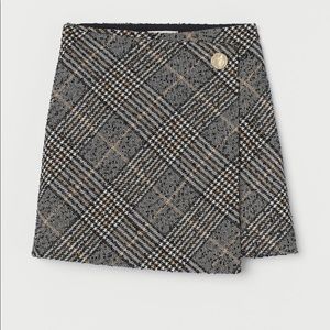 Black/Houndstooth Patterned Skirt